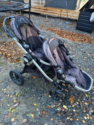 Doppelkinderwagen in gutem Zustand, sorgfältig gereinigt