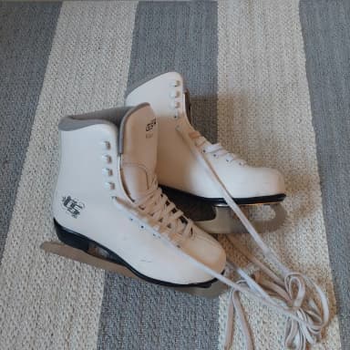 Hermosos patines de hielo talla aprox. 34-35 en buen estado
