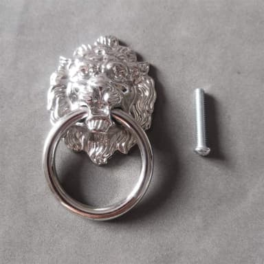 Tirador retro con cabeza de león en plata cepillada para muebles