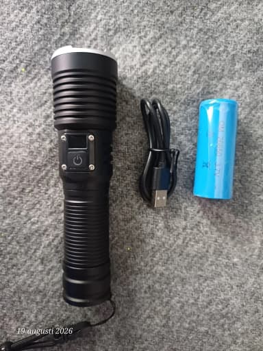 Linterna de 1500 lúmenes con batería externa de 5000mAh integrada