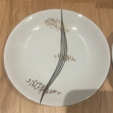 Platos Uppsala-Ekeby diseñados por Sven-Erik Skawonius
