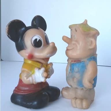 Figuras coleccionables vintage de Mickey Mouse y Barney Rubble de Disney y Hanna