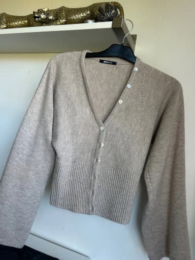 Unused Gina Tricot cardigan available