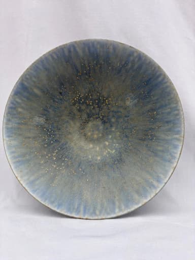 Cuenco o plato Carl-Harry Stålhane Rörstrand con esmalte azul y dorado 29 cm