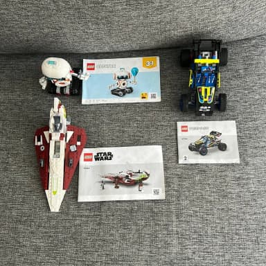 Conjunto de LEGO incluyendo Star Wars 75333, Creator 31115 y Technic 42164