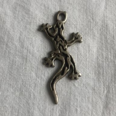Silver metal lizard pendant for necklace