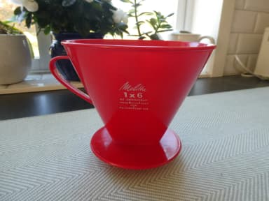 Soporte para filtros de café Melitta rojo de plástico, 14 cm de alto