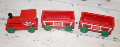 Antiguo tren de madera SJ fabricado en Suecia