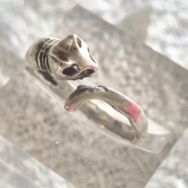 Cute vintage silver ring with patina needing polishing