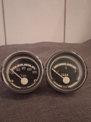 Paar VDO Temperatur- und Tankanzeigen aus den 60er Jahren