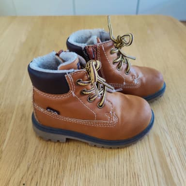 Botas marrones Fila talla 22 para niños