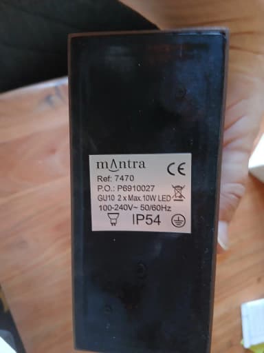 4 lámparas de pared marrones con clasificación IP54