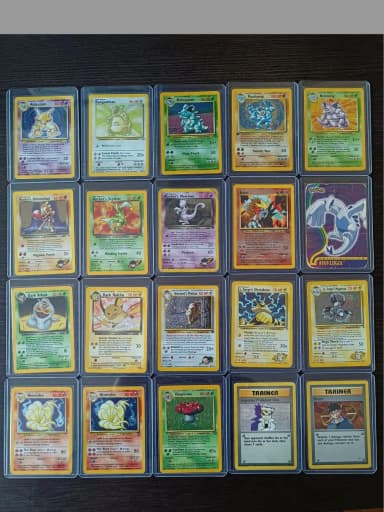 Harvinainen vintage Pokémon-korttikokoelma vuosilta 1999-2001