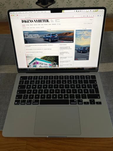 MacBook Air 13 Zoll mit M4 Chip und 16 GB RAM in Himmelblau