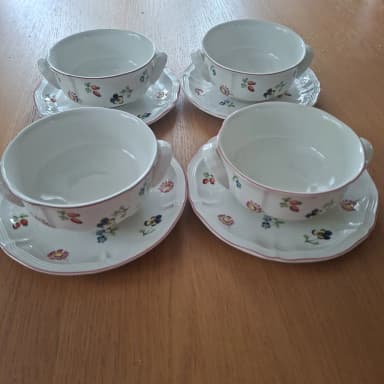 Villeroy & Boch Petite Fleur Suppenschalen mit Untertassen