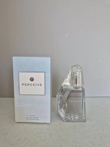 Avon Perceive Eau de Parfum naisten hajuvesi huutokaupassa