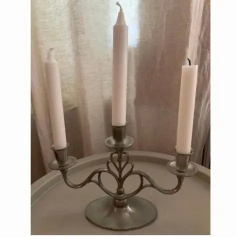 Candelabro sueco de tres brazos en peltre