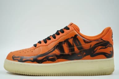 Neue Air Force 1 Low Schuhe mit orangefarbenem Skelett-Design
