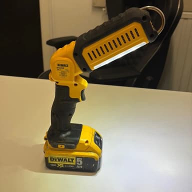 Lámpara de trabajo LED DeWalt DCL050 18V XR con batería de 5,0 Ah