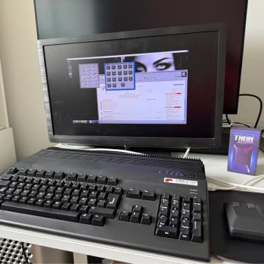 Amiga 500 Plus con Vampire V500v2 y teclas antiguas incluidas