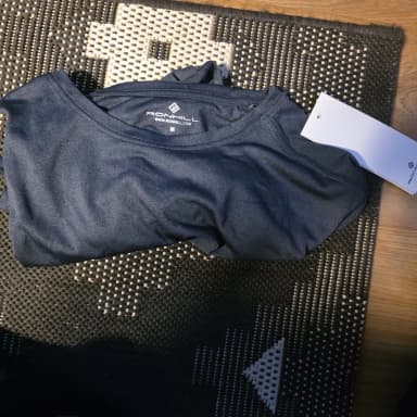 Ronhill zwei Trainingsshirts, ein graues unbenutzt und ein blaues leicht gebrauc
