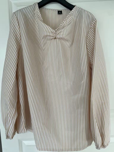 Beige-weiße Bluse in Größe 0XL