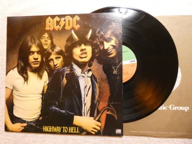 AC/DC Highway To Hell -albumi huutokaupassa vuoteen 2026 asti