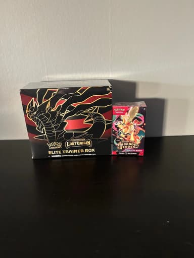 Pokémon Lost Origin Elite Trainer Box con Mega Evolution