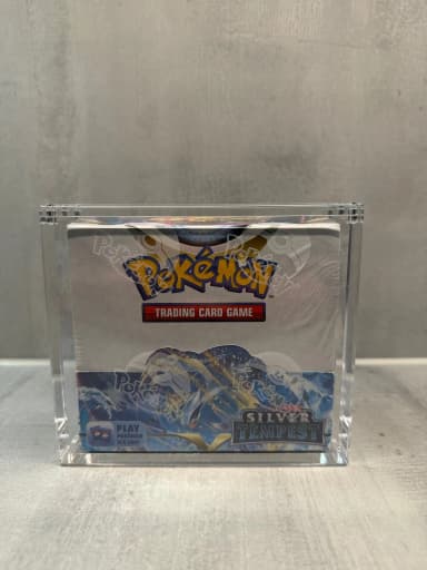 Silver Tempest -booster-laatikko akryylin kanssa
