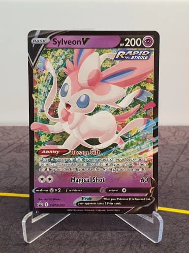 Carta promocional Sylveon V SWSH202 de la serie Black Star