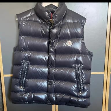 Moncler dark blue vest size 4/L available