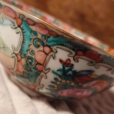 Kleine chinesische Porzellanschale zum reduzierten Preis