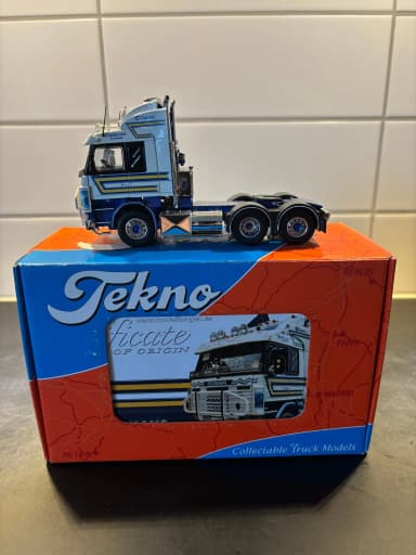 Tekno Scania M-Karlmans Åkeri truck model 053000D+