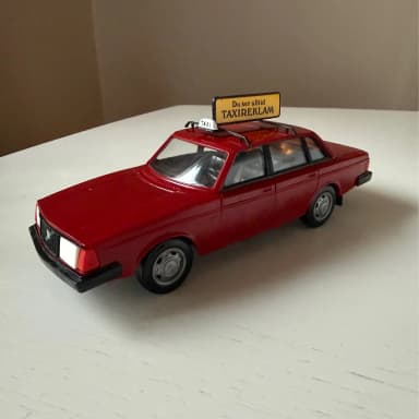 Volvo 240 taksimalli muovia