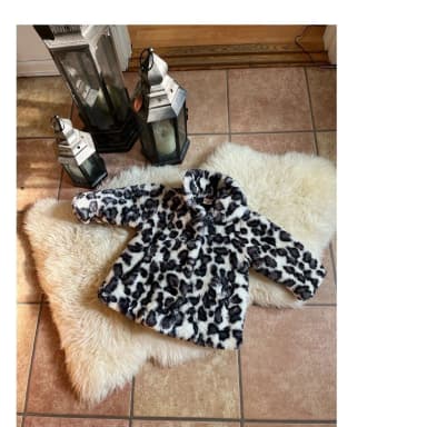 Tyylikäs lämmin retro leopardikuvioinen tekoturkistakki