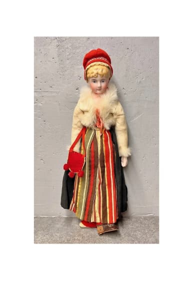 Antique Dalarna folk costume doll from 1880-1900 by C.F. Kling