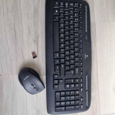 Ratón inalámbrico Logitech M705 y teclado K330