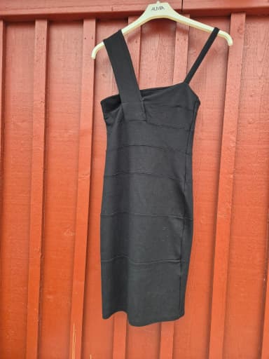 Schwarzes Midikleid von Lindex in Größe S