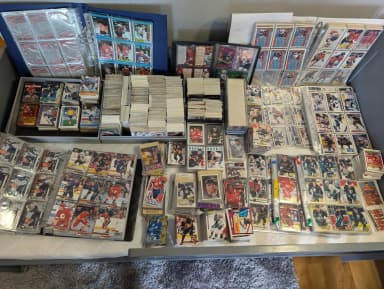 Colección de más de 5000 tarjetas de hockey con peso de 23 kg