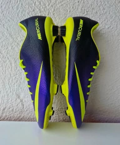 Botas de fútbol Nike Mercurial Veloce FG disponibles