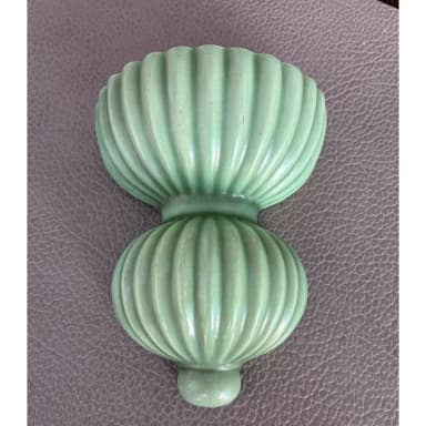 Jarrón de pared art deco de Arthur Percy con esmalte verde celadón