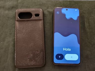 Google Pixel 8 mit 128 GB Speicher und Schutzhülle