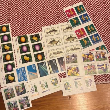 50 itsekiinnittyvää arvottomia postimerkkejä, arvo 1100 SEK