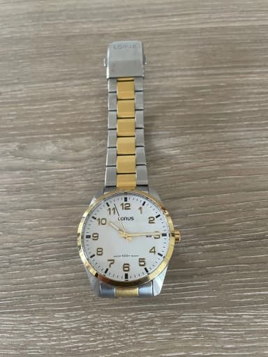 Lorus men's wristwatch with quartz movement