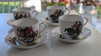 Juego de cuatro tazas grandes con platos de Palissy Inglaterra