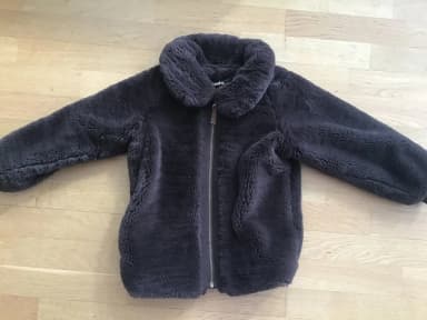 Mini Rodini dunkelbraune Jacke mit Kunstfell Größe 116/122 in neuwertigem Zustan