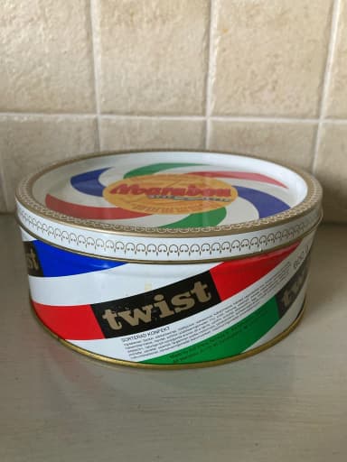 Metallinen Twist-purkki huutokaupassa Ruotsissa