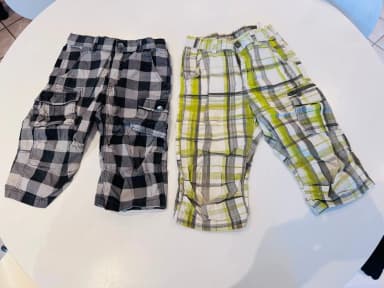 Zwei schicke karierte Shorts Größe 128 für Kinder