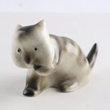 Subasta de figura de gato Arabia termina en octubre 2026
