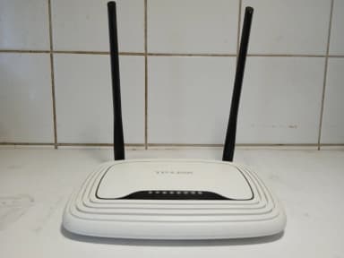 TP-LINK TL-WR841N 300Mbps Wireless-N-Router zu verkaufen